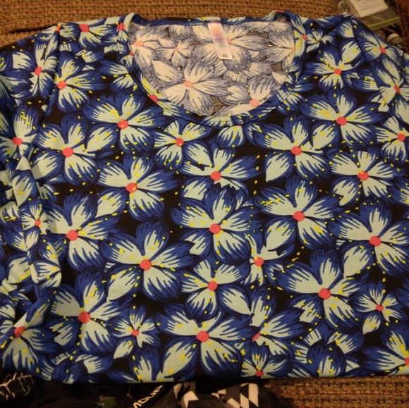 Shirts - Picture 3 of 5